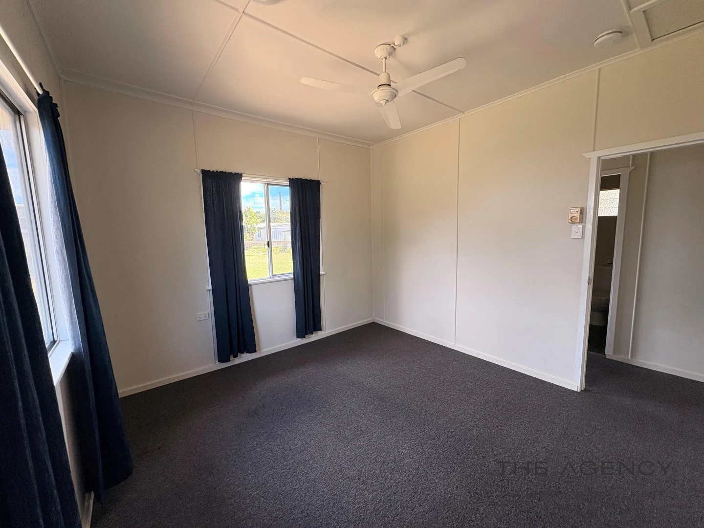 8 Sheil Cres, Mount Morgan QLD 4714 photo 4