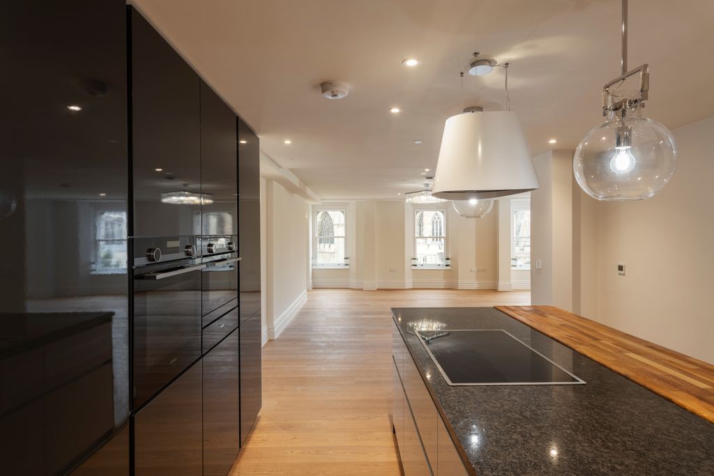 2 bed flat to rent18 Cathedral Yard, Exeter EX1 photo 2