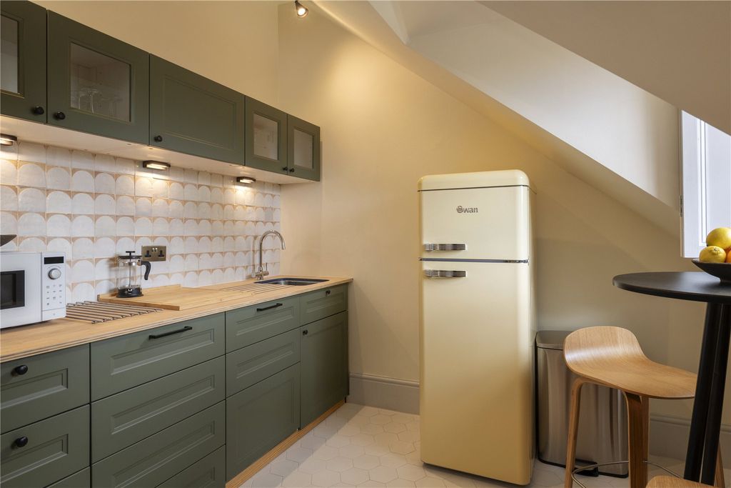 1 bed flat to rentExeter, Devon EX1 photo 3
