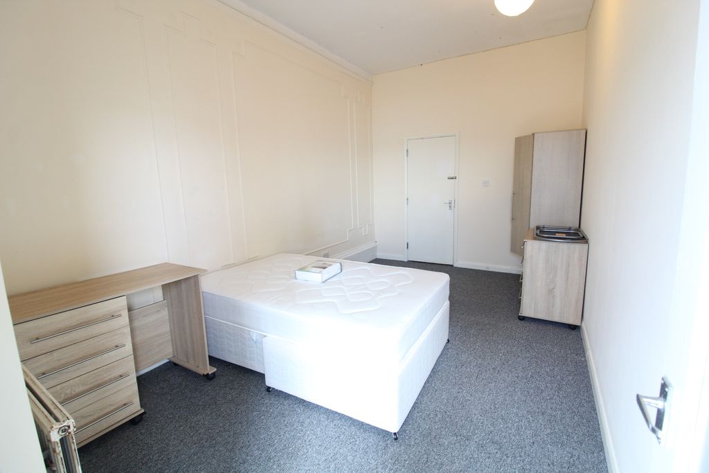 Additional image 2 of 5 bed flat to rentKings Road, Brighton BN1