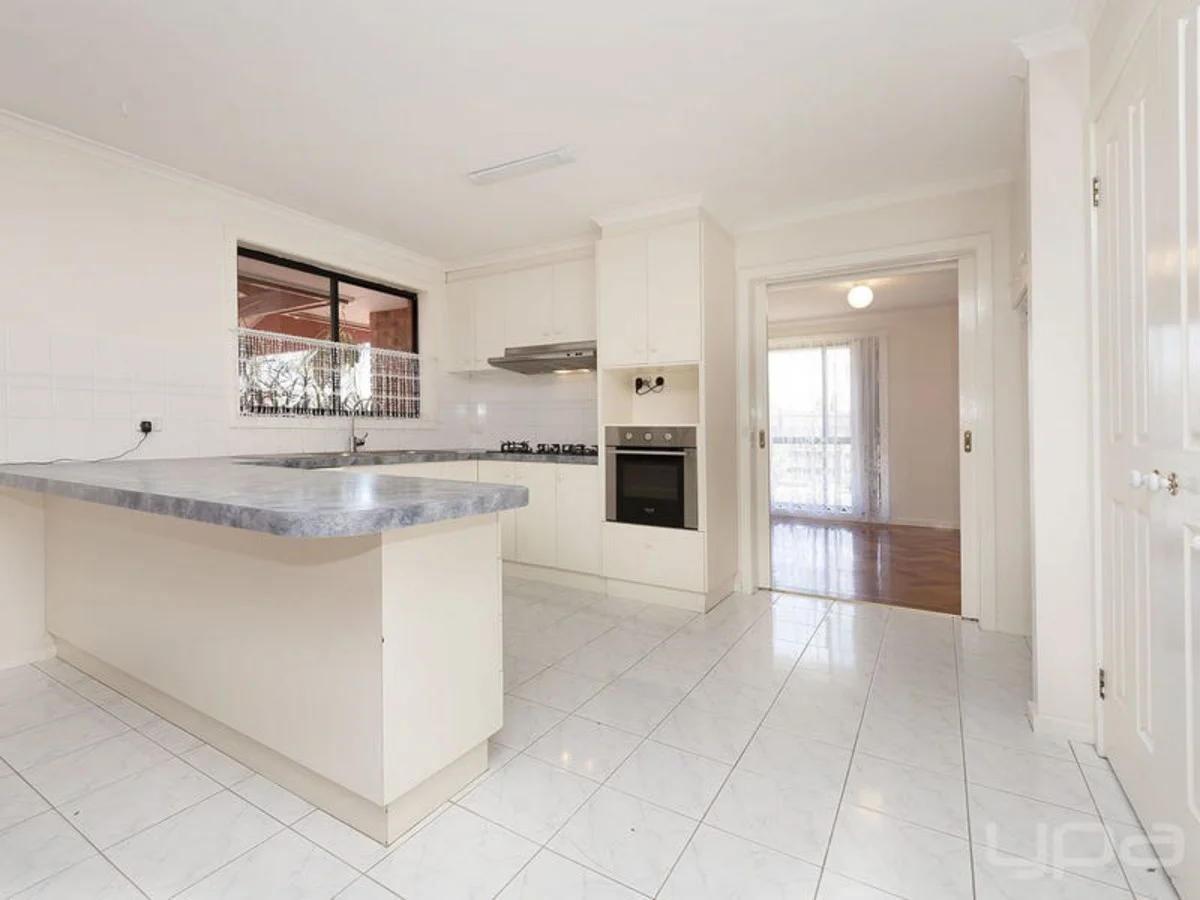 38 Cambrian Way, Melton West VIC 3337 photo 3