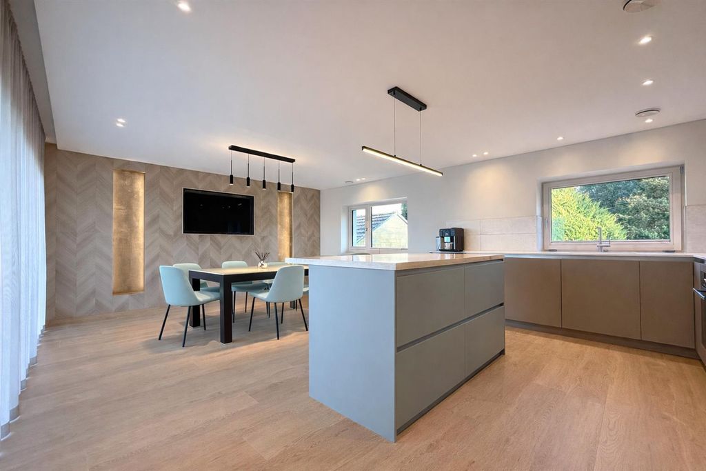 Additional image 7 of 4 bed detached house to rentCleeve Hill, Cheltenham GL52
