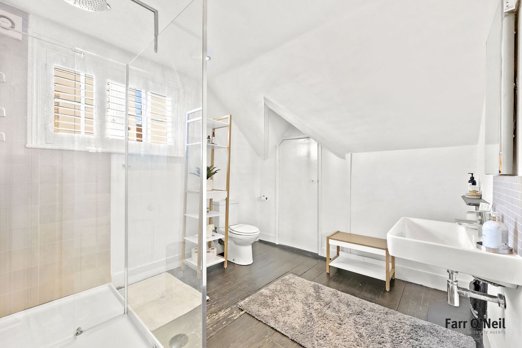 Additional image 25 of 5 bed semi-detached house to rentKings Avenue, Buckhurst Hill IG9