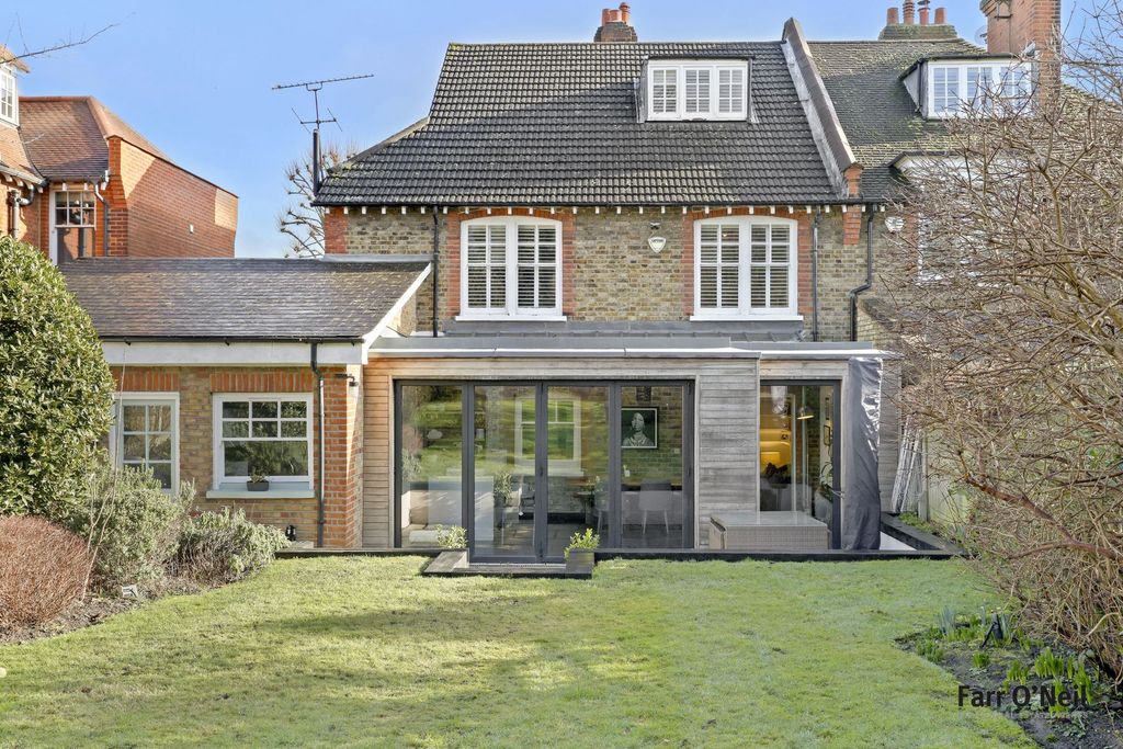 Additional image 4 of 5 bed semi-detached house to rentKings Avenue, Buckhurst Hill IG9