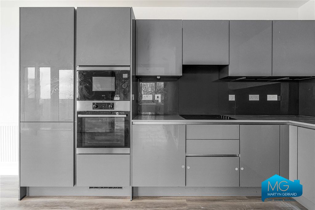 Additional image 3 of 3 bed flat to rentMedawar Drive, London NW7