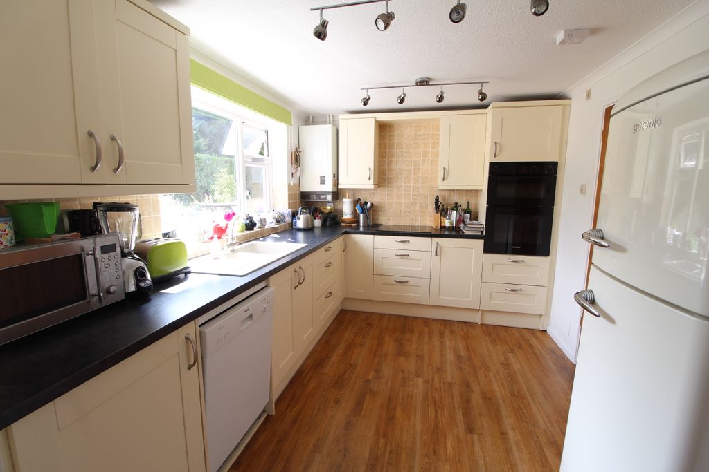 Additional image 2 of 4 bed detached house to rentGrosvenor Gardens, Bury St. Edmunds IP33