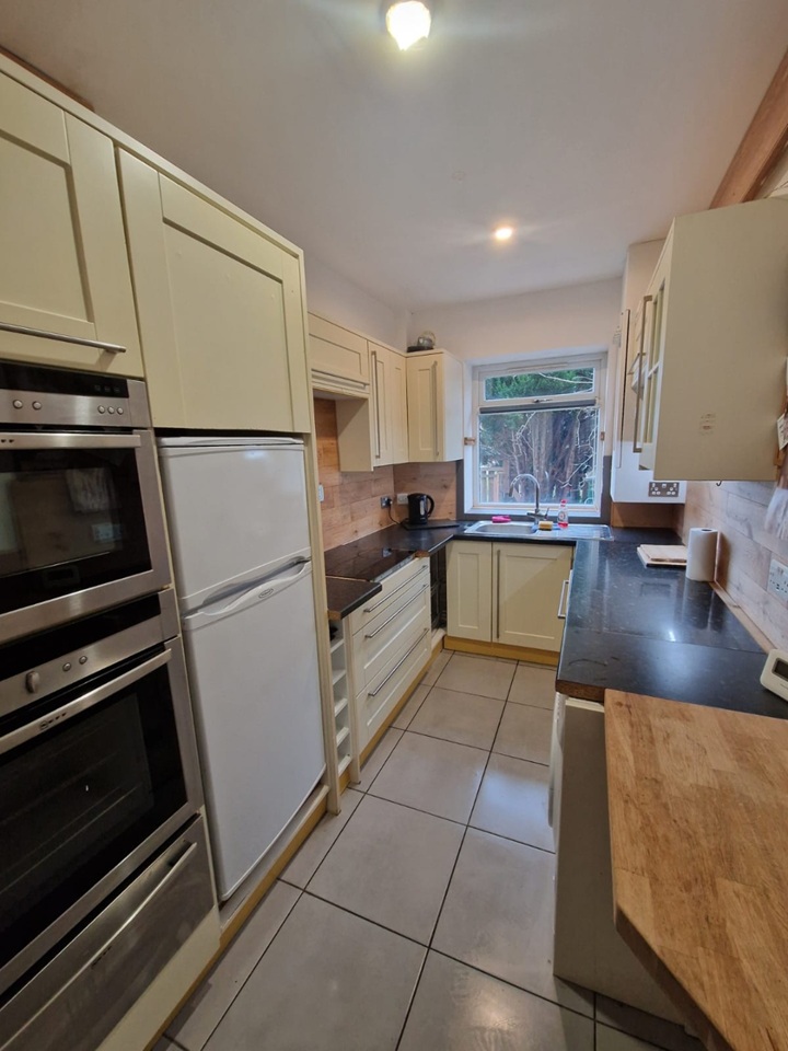 2 Bed Flat, Ferry Road Drive, EH4, N1 7GU photo 4