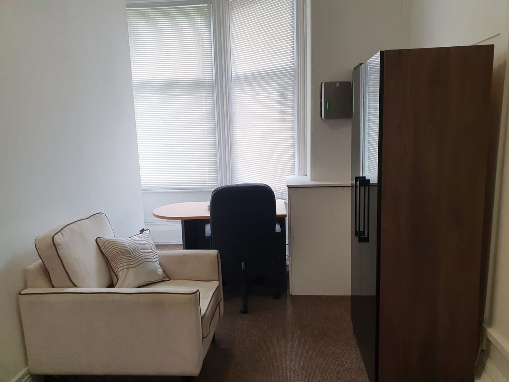 Additional image 2 of 4 bed flat to rentPearson Park, Hull HU5