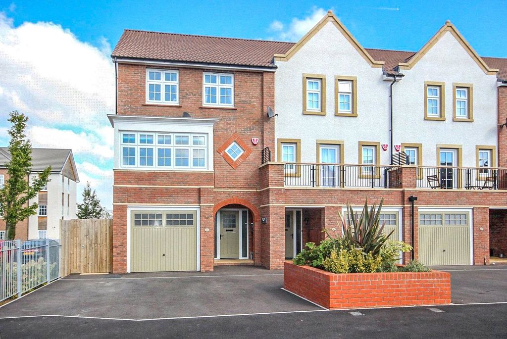 Additional image 3 of 6 bed semi-detached house to rentHatton Road, Cheswick Village, Bristol BS16