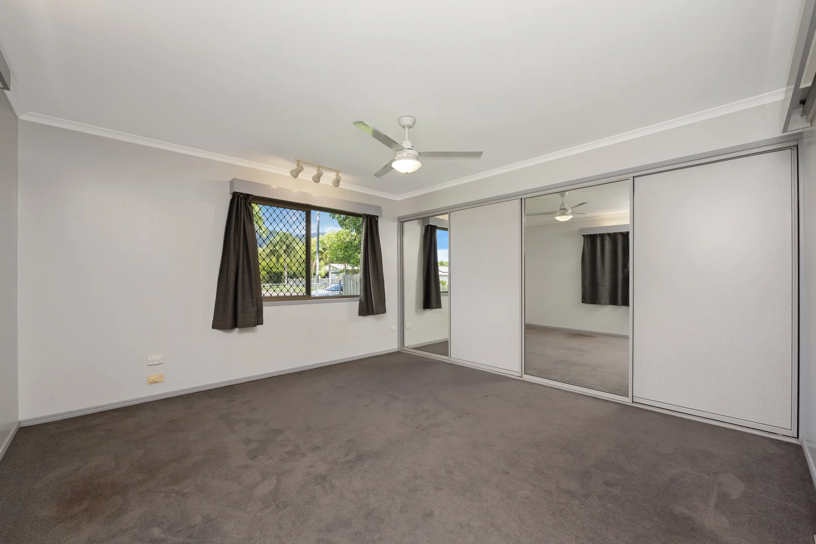 10 Gelling Crescent, Douglas QLD 4814 photo 5