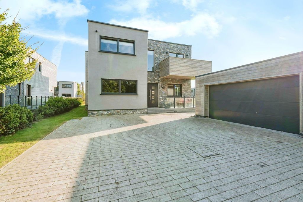 5 bed detached house to rentYachthaven, Hayling Island, Hampshire PO11