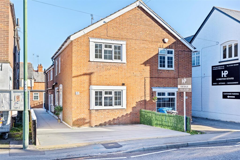 4 bed semi-detached house to rentBrockenhurst Road, Ascot SL5
