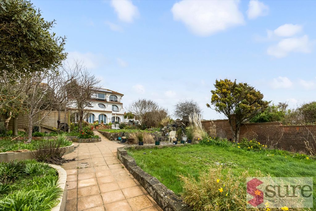5 bed detached house to rentThe Cliff, Brighton BN2 photo 5