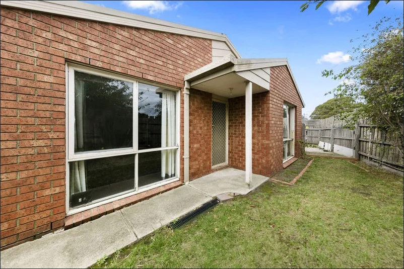2/12 Leanna Court, Cranbourne West VIC 3977