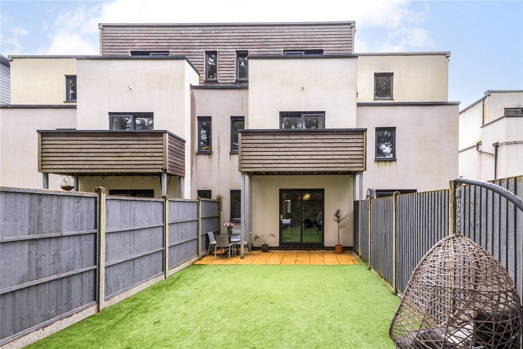Additional image 13 of 2 bed flat to rentHelena Court, Burgess Hill, West Sussex RH15