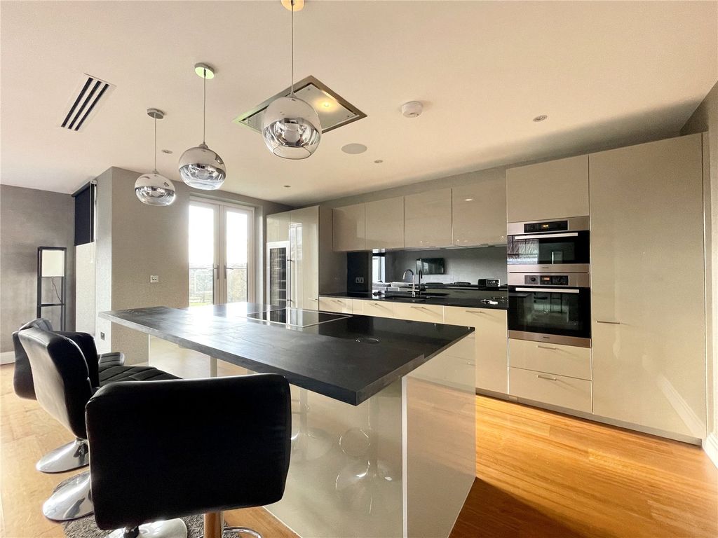 Additional image 3 of 3 bed flat to rentMurano House, 389 Cockfosters Road, Hadley Wood, Hertfordshire EN4