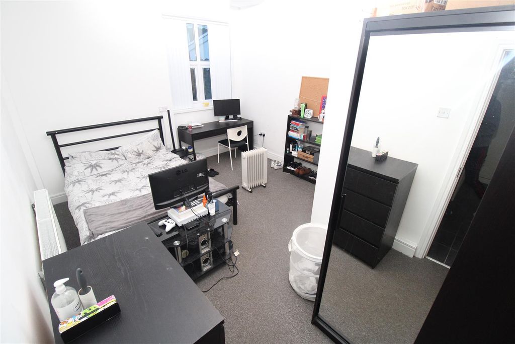 Additional image 2 of Room to rentLlantwit Road, Treforest CF37
