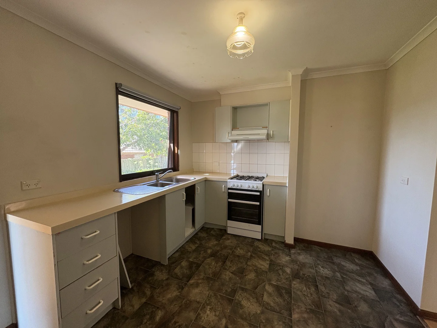 6 Melissa Court, Hampton Park VIC 3976 photo 2