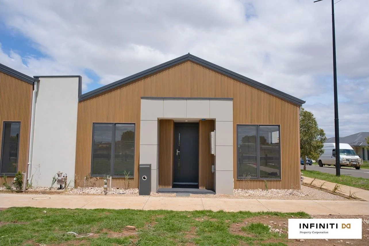 2 Hestia Walk, Weir Views VIC 3338