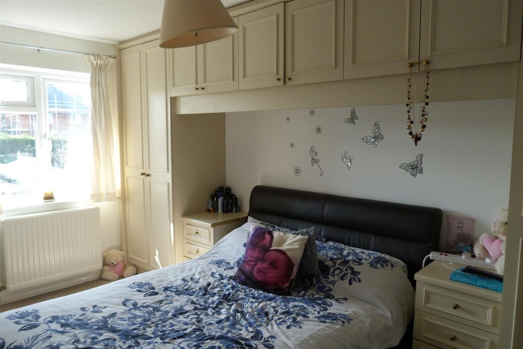 Additional image 5 of 2 bed flat to rentHeath Close, Shide, Newport PO30