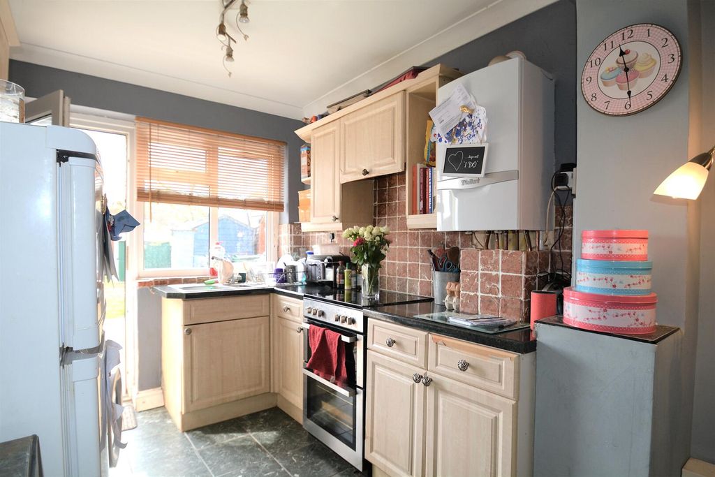 Additional image 2 of 2 bed end terrace house to rentWorsley Road, Newport PO30