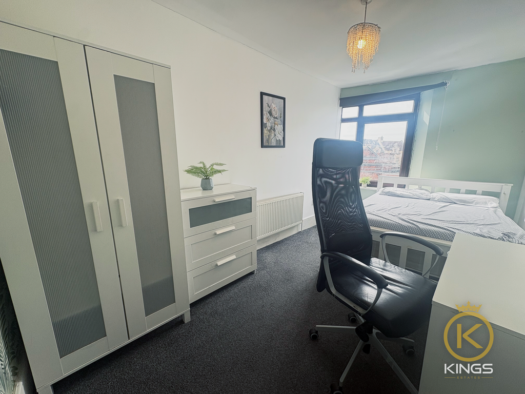 Additional image 2 of 6 bed flat to rentAlbert Road, Southsea PO5
