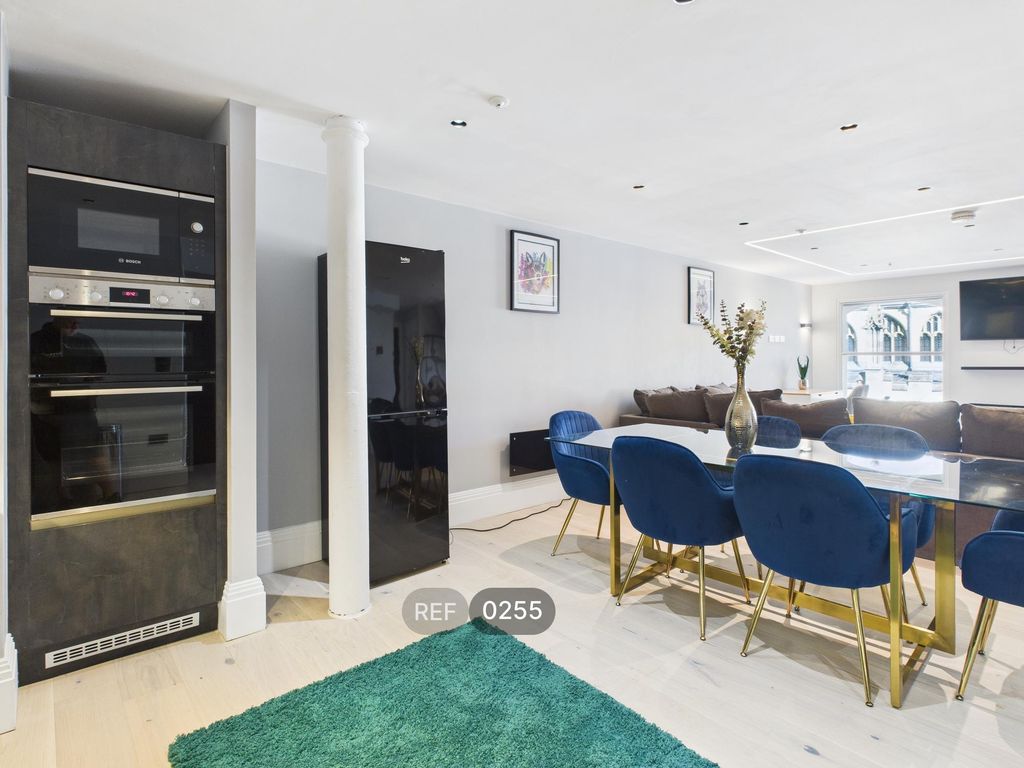 2 bed flat to rentKings Buildings, South Church Side HU1 photo 2