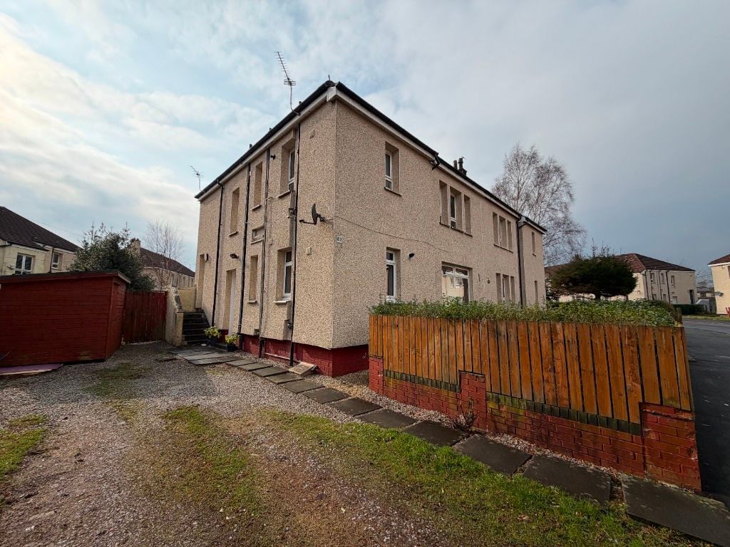 2 bed flat to rentBruce Road, Paisley, Renfrewshire PA3