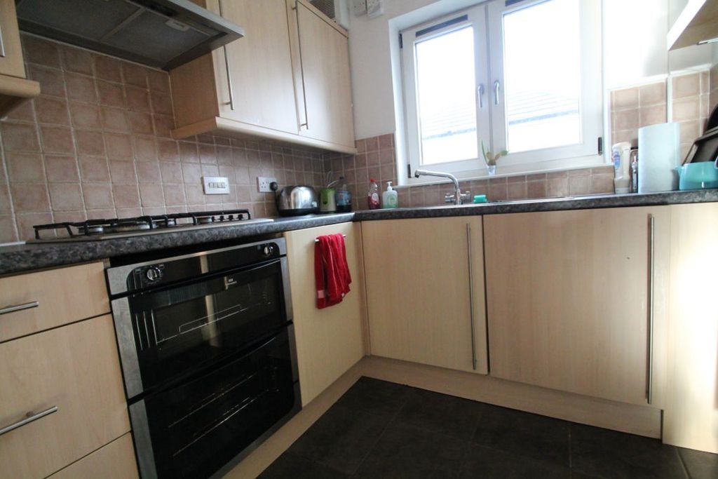 4 bed flat to rentLawson Place, Dundee DD3