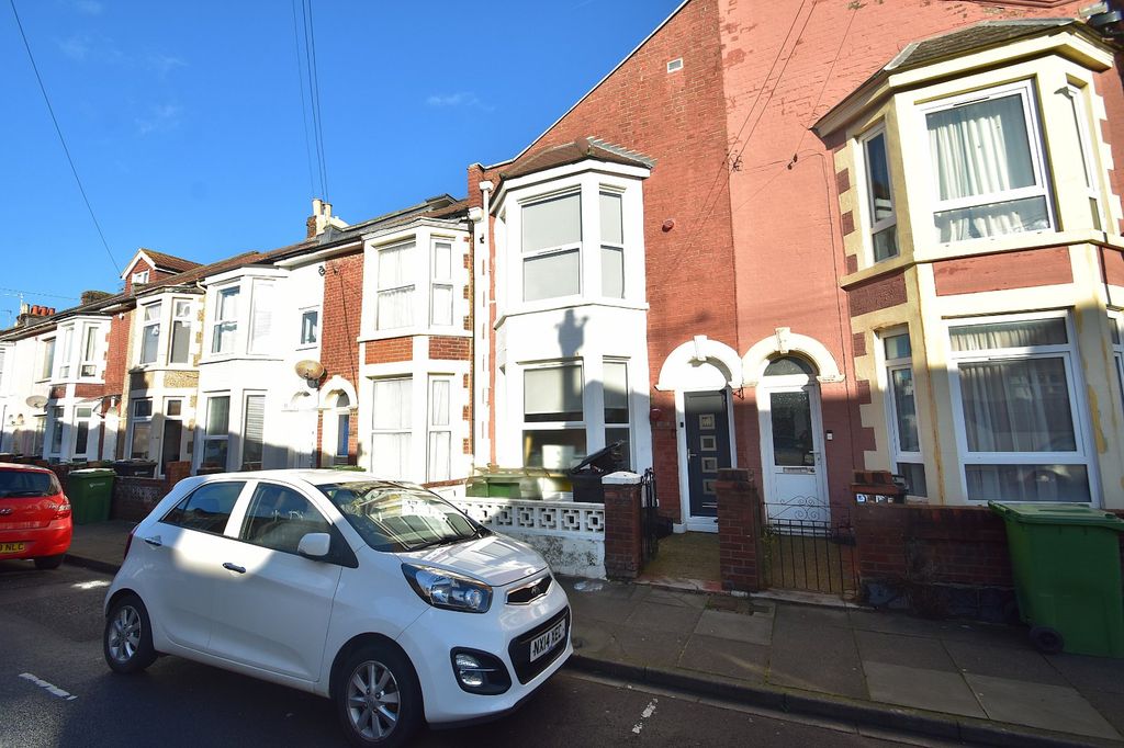 7 bed shared accommodation to rentMontgomerie Road, Southsea, Hampshire PO5