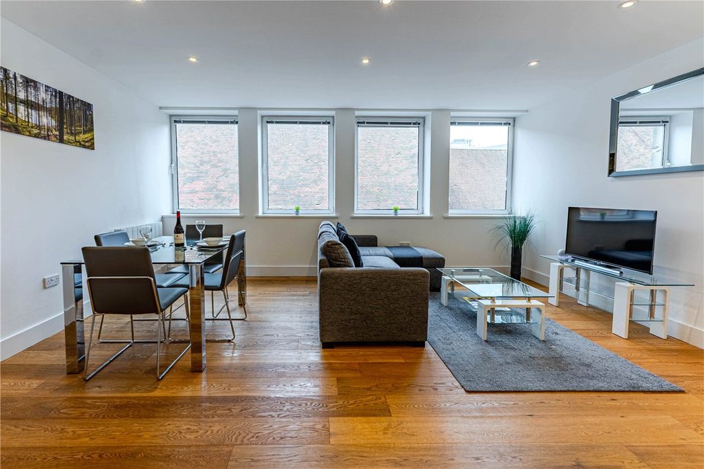 1 bed flat to rentSussex House, The Forbury, Reading RG1