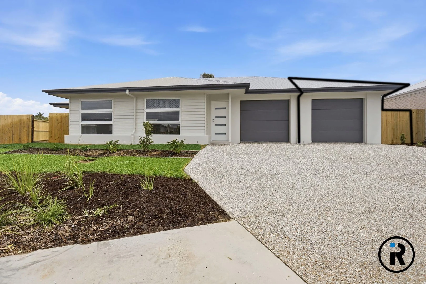 2/11 Grace Close, White Rock QLD 4306