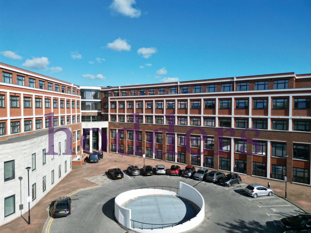 2 bed flat to rentPyrcroft Road, Chertsey, Surrey KT16