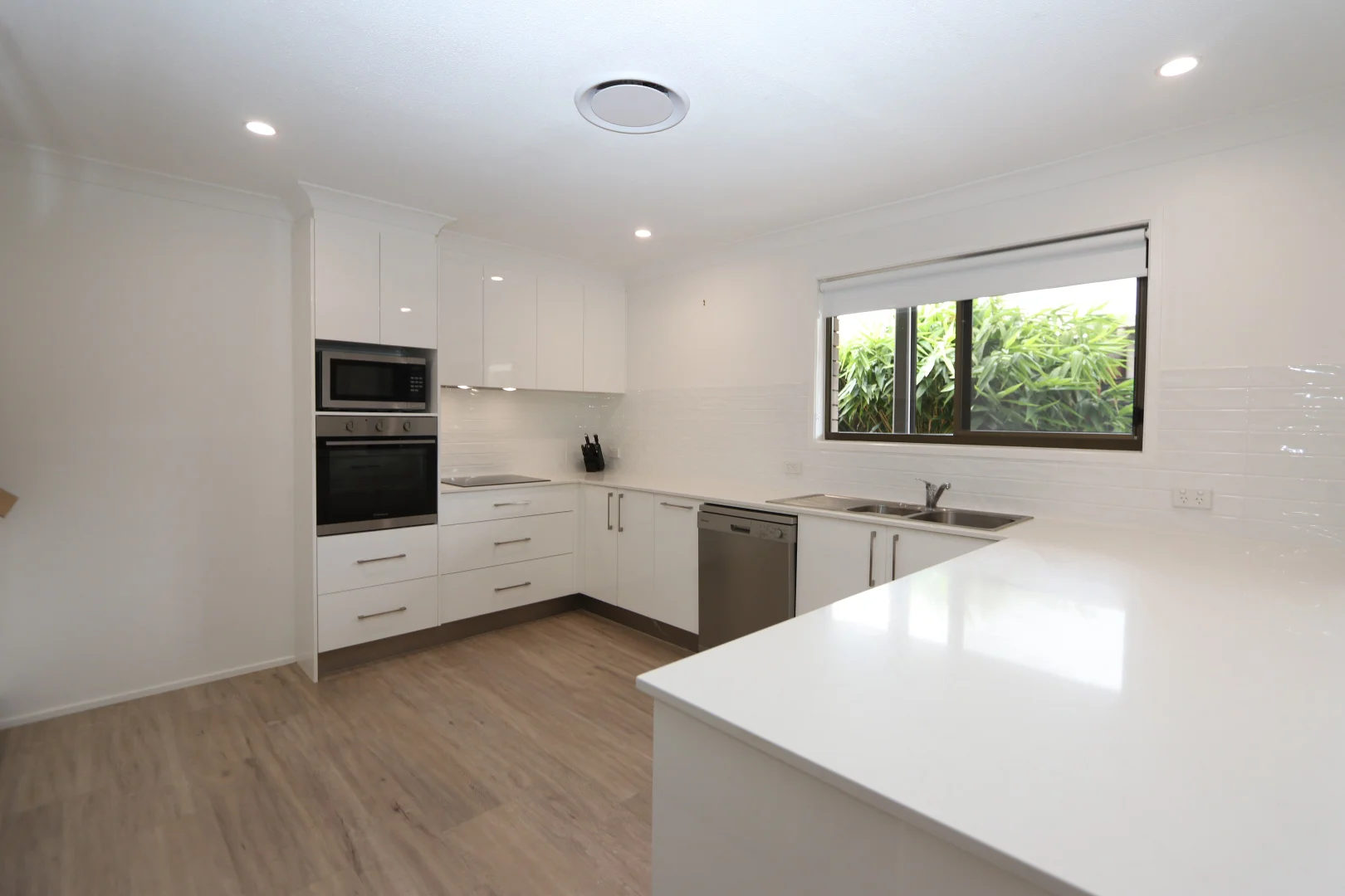 29 Dromana Crescent, Helensvale QLD 4212 photo 5