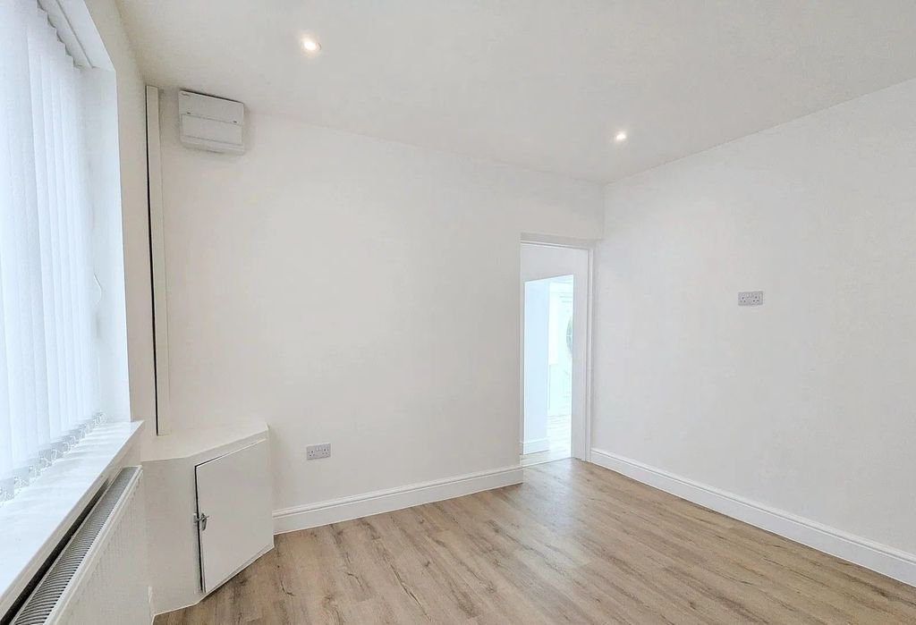 Additional image 3 of 3 bed bungalow to rentManor Way, Neath SA11