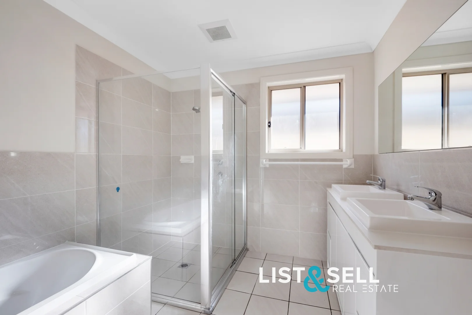 4 Conran Way, Spring Farm NSW 2570 photo 5