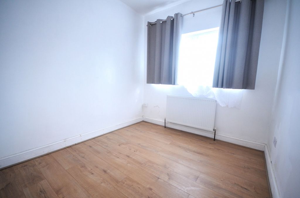 9 bed shared accommodation to rentCrownfield Avenue IG27Rr IG2 photo 5