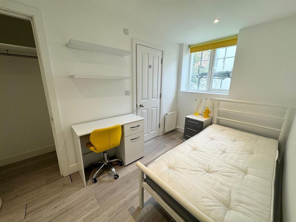 Additional image 3 of 4 bed shared accommodation to rentNorfolk Square, Brighton BN1