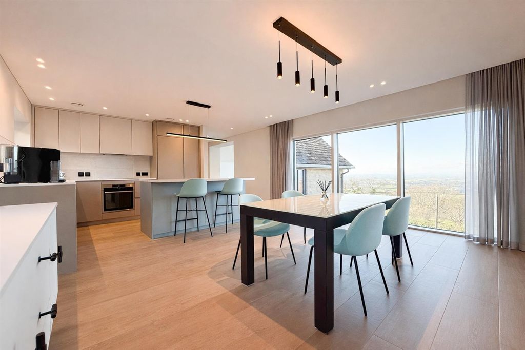 Additional image 3 of 4 bed detached house to rentCleeve Hill, Cheltenham GL52