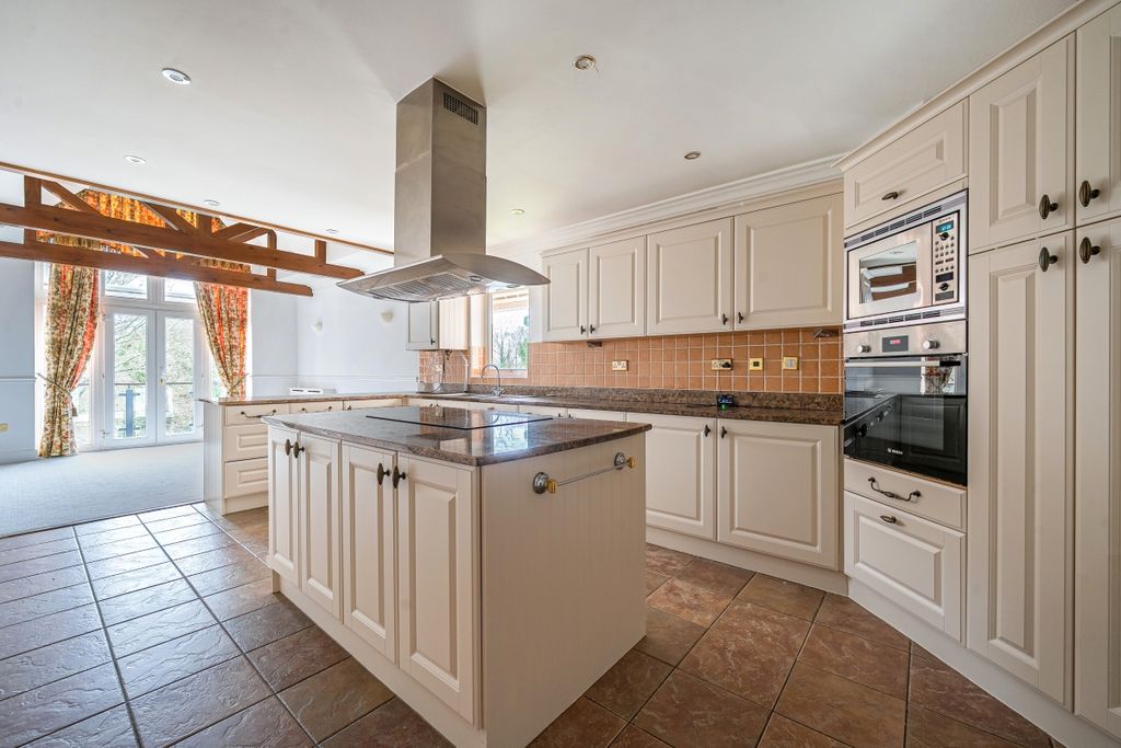 Additional image 2 of 3 bed flat to rentWarberry Park Gardens, Tunbridge Wells TN4