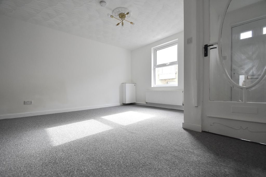 Additional image 3 of 2 bed semi-detached house to rentGreen Street, Ryde PO33