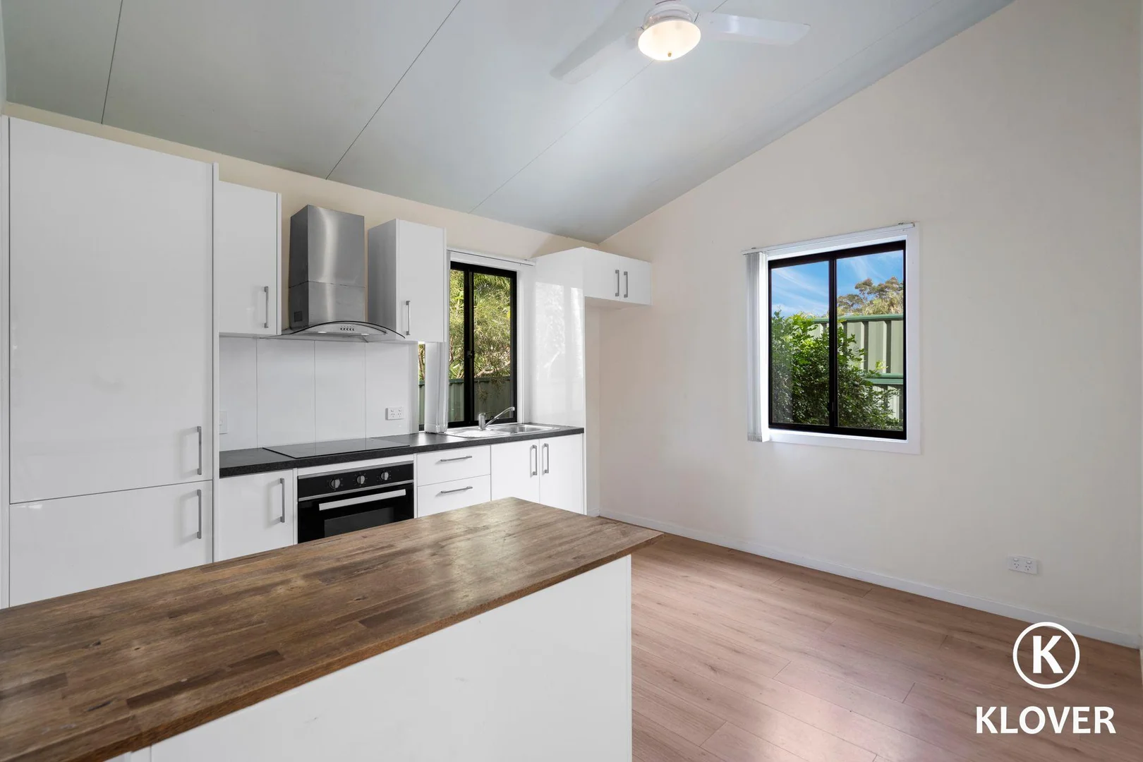 33A Aquarius Drive, Kingston QLD 4114 photo 2