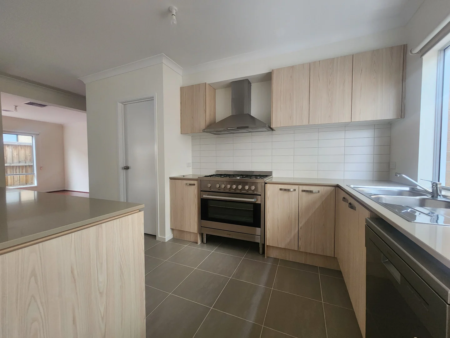 94 Restful Way, Rockbank VIC 3335 photo 4