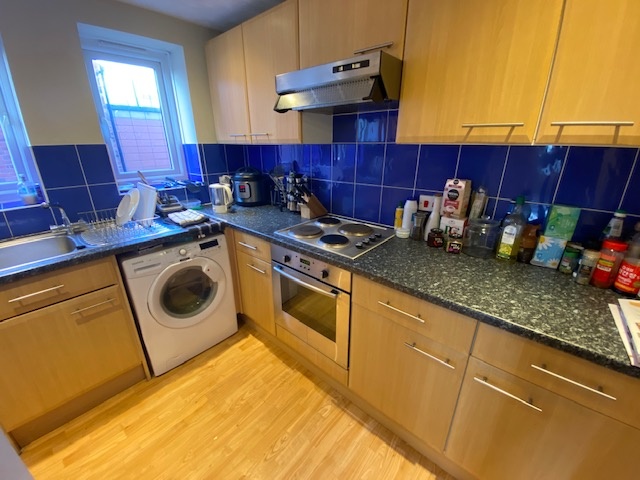 2 Bed Flat, Broomfield Lodge, LS6, N1 7GU photo 3