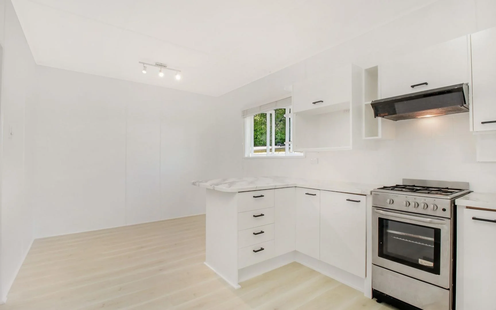 Additional image 4 of 75 Nursery Rd, Holland Park West QLD 4121