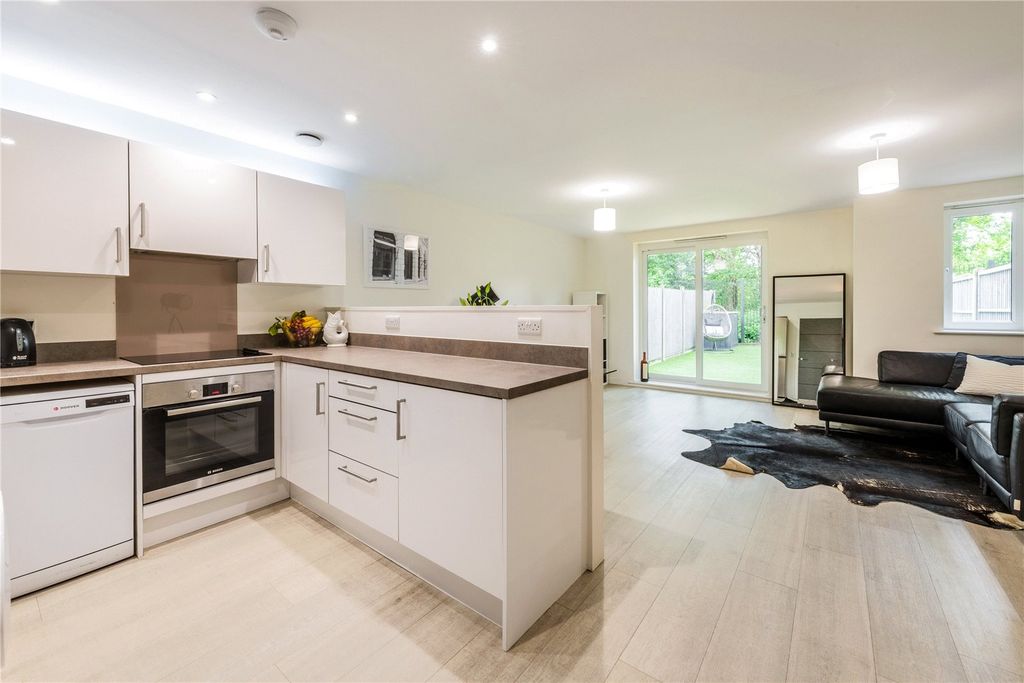 Additional image 6 of 2 bed flat to rentHelena Court, Burgess Hill, West Sussex RH15
