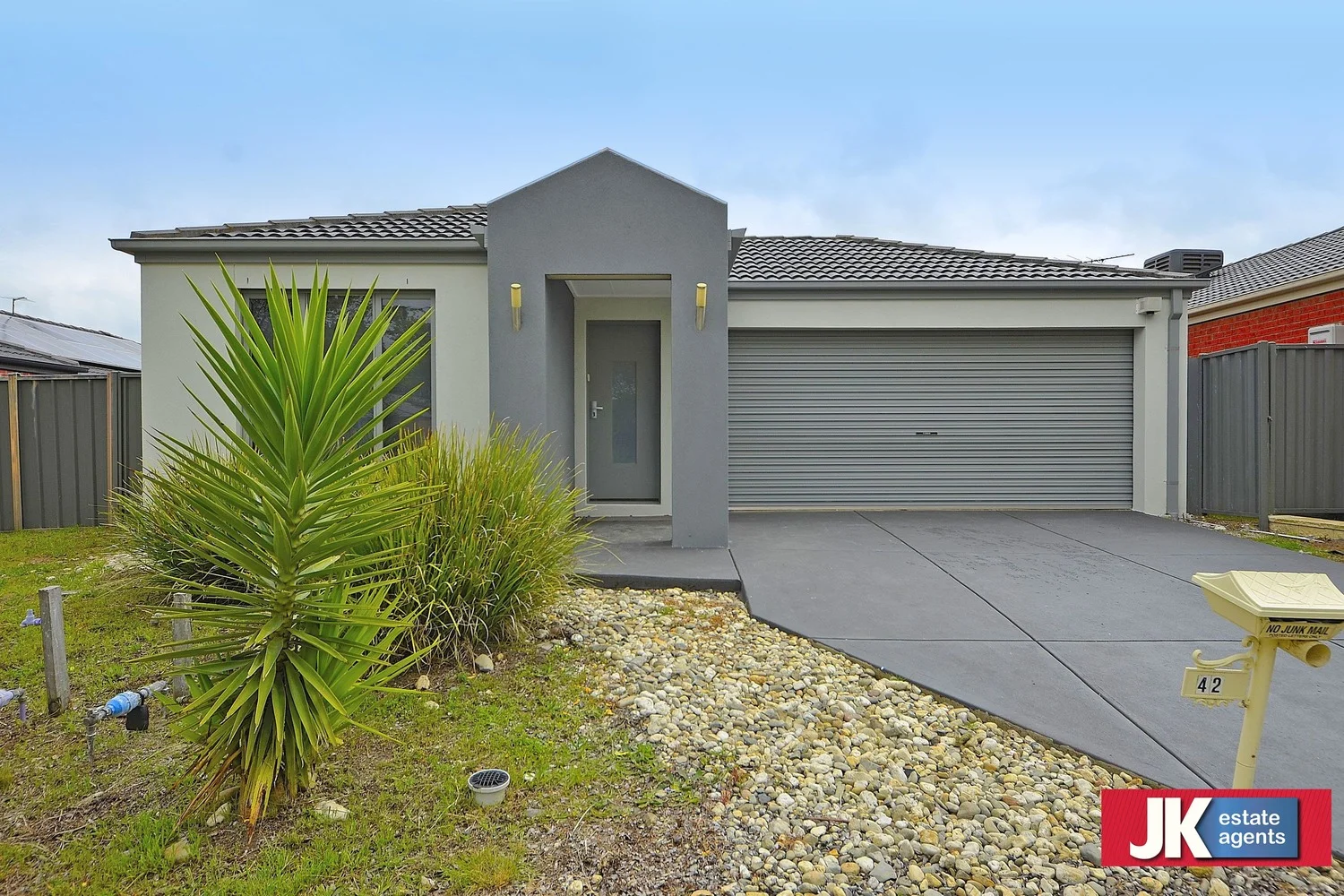 42 Kinglake Drive, Manor Lakes VIC 3024