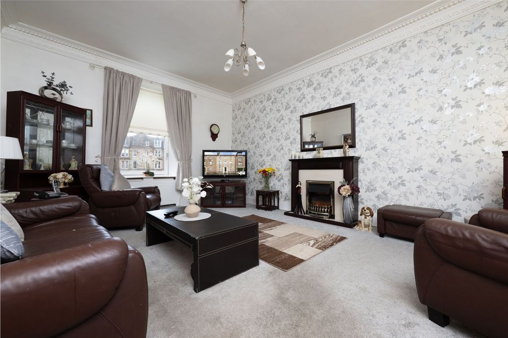 Additional image 2 of 3 bed flat for saleGeorge Square, Greenock PA15