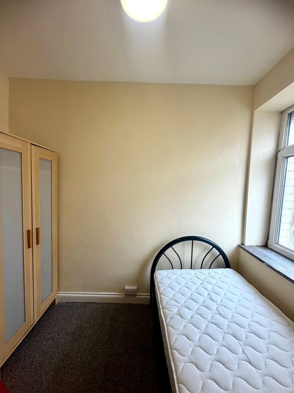Room to rentPenarth Road, Cardiff CF11