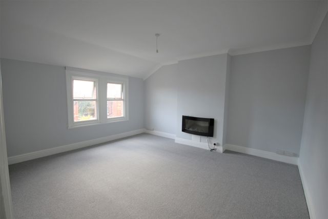 1 bed flat to rentSecond Floor, 1 Bedroom Apartment LL29 photo 2
